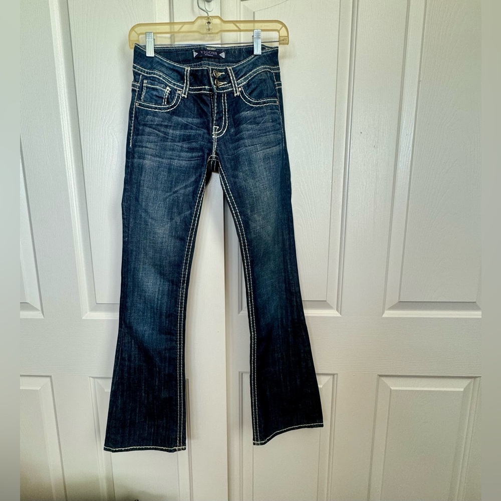 Vigoss women design jeans, boot cut style, low cut, great condition.